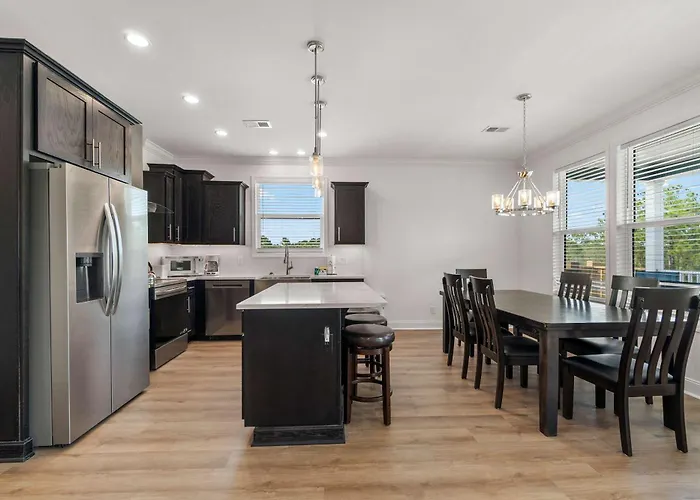 Newly Renovated Getaway With Gas Grill Holiday home