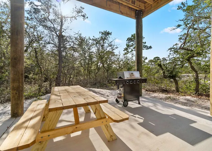 Newly Renovated Getaway With Gas Grill Holiday home *